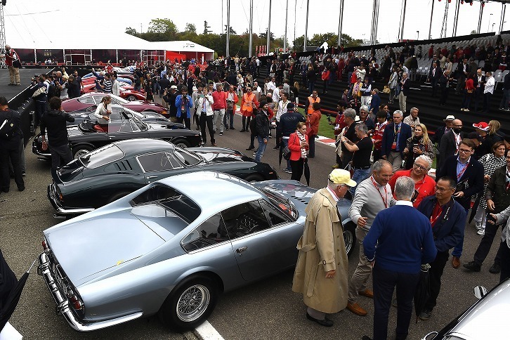 コンクールデレガンスの様子。