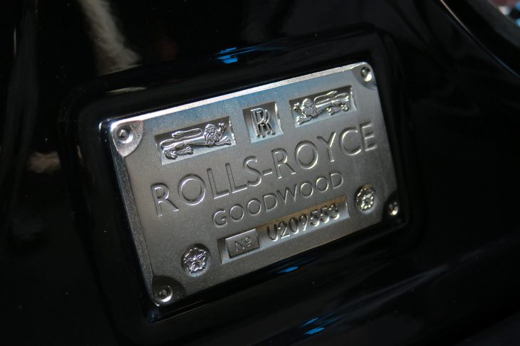 ロールス・ロイス・ブラックバッジ・ゴースト（コーションプレート）