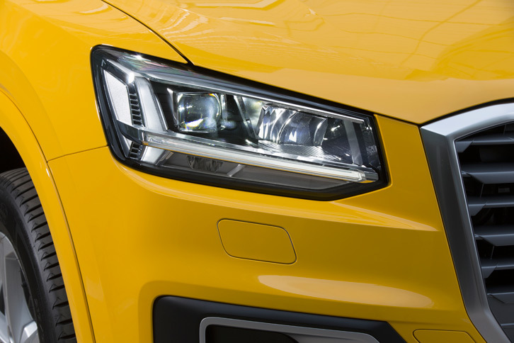 アウディQ2（ヘッドランプ）