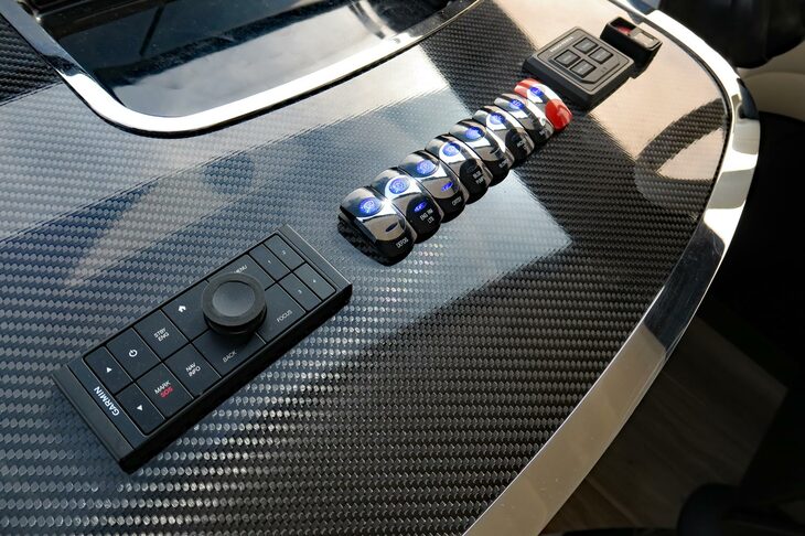 レクサスLY650（操縦席）