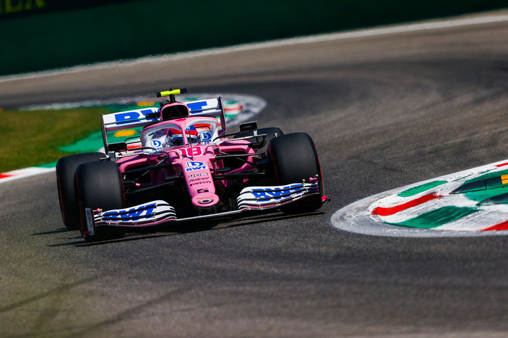 レーシングポイントのランス・ストロール（写真）は、予選8位から3位に入り、2017年アゼルバイジャンGP以来となる自身2度目の表彰台を獲得。赤旗中断時にはタイヤ交換をせず2位だったが、中断時にニュータイヤに替えることができたため2位のポジションをキープ。再スタートで順位を落としてしまったことが惜しかった。チームメイトのセルジオ・ペレスも10位入賞。チームはマクラーレンの後ろ、ランキング4位につけている。（Photo=Racing Point）