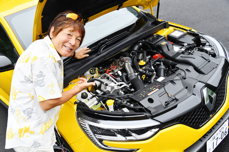 「500PS超級のスポーツモデルだと、サーキット以外でパワーを使い切ることは難しいと思いますが、（最高出力が300PSの）『メガーヌ ルノースポール トロフィーEDC』は、全パフォーマンスを使ってワインディングロードでの走りを楽しめるような気がします」と池沢先生。