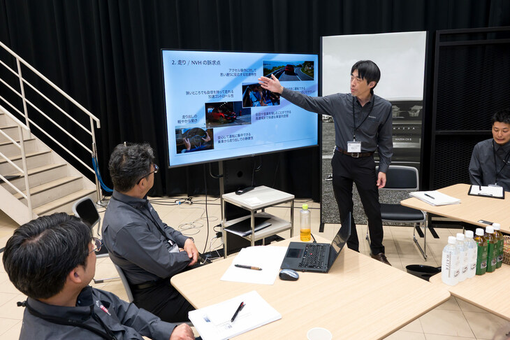 試乗会で行われた技術説明の様子。「操縦安定性／乗り心地」「安全／先進運転支援システム／ヒューマン・マシン・インターフェイス」「走り／NVH（騒音・振動・ハーシュネス）」の各項目ごとに、エンジニアが直接説明を行った。