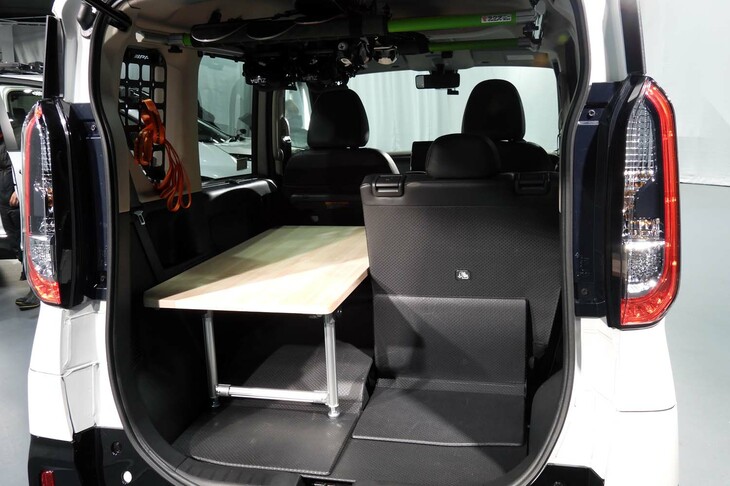 三菱デリカミニCHAMONIX SNOW GEAR（ラゲッジスペース）