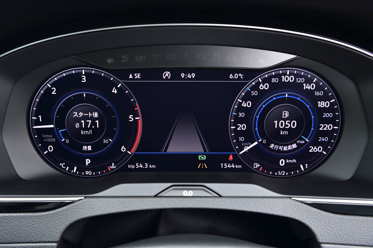 「フォルクスワーゲン・パサート」には、車線からの逸脱や車線変更時の衝突事故を防ぐ安全機能が標準装備される。