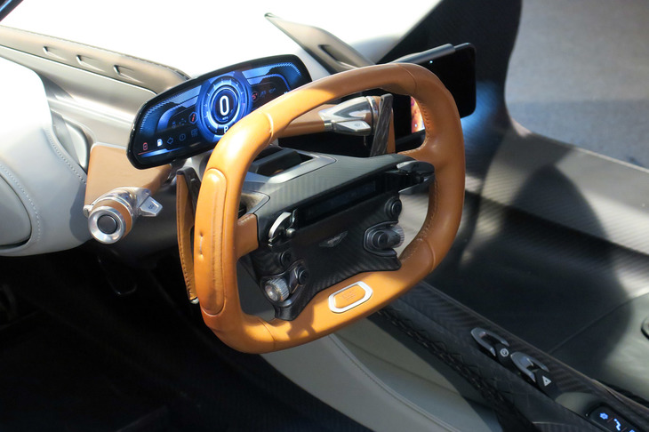 アストンマーティン・ヴァルハラ（ステアリングホイール）