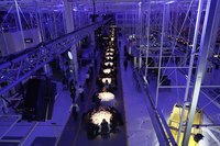 発表会に続き、ディナーも工場内で振る舞われた。