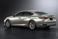 【北京ショー2018】「レクサスES」の7代目がデビューの画像