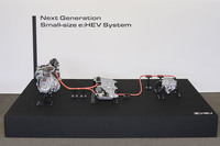 1.5リッターの「e：HEV」は小型車への搭載を想定。直噴化などによってエンジンの高効率領域が現行の1.5リッターより40％も拡大している。