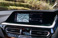 センターコンソールに備わる10.25インチのコントロールディスプレイ。従来モデルとは異なり、iDriveコントローラーだけでなく、画面にタッチすることでも操作可能となった。