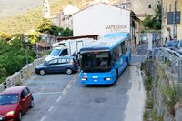 イリスブス製の郊外路線用バス。2019年エルバ島で筆者撮影。