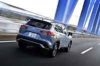 今回は100kmほどの距離を試乗。燃費は満タン法で10.5km/リッター、車載の燃費計で9.7km/リッターを記録した。