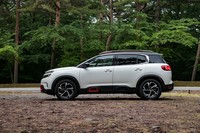 ボディーサイズは全長×全幅×全高＝4500×1850×1710mmで、
	ホイールベースは2730mm。ホイールベースは同じグループPSAの「DS 7クロスバック」と同寸となる。