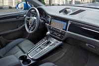 7.1インチから10.9インチに拡大したフルHDタッチスクリーンを新たに搭載。