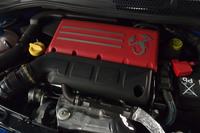 最高出力180PSを発生する1.4リッター直4 DOHCインタークーラーターボエンジンをフロントに搭載。5段MTが組み合わされる。