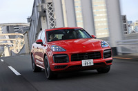 高い動力性能が特徴の「カイエンGTS」だが、気筒休止機構を備えるなど環境性能にも配慮。燃費は8.8-8.9km/リッターとされている（欧州複合モード）。