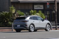 「プロ ローンチエディション」は容量77kWhの駆動用リチウムイオンバッテリーを搭載。WLTCモードの一充電走行距離は561km。