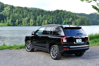 上級モデル「リミテッド」の価格は325万円。一方、ベーシックな「スポーツ」は265万円。