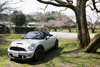 全高は「MINIコンバーチブル」よりも20mm低く、スポーティーなプロポーションを実現している。