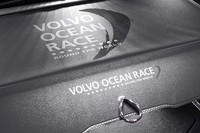 「VOR」ロゴ入りの専用ラゲッジカバー。