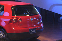 VWの新型「ゴルフ」発表会、「半年で1万台を売る！」の画像