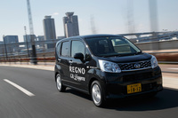 公道で試乗したところ、路面の悪い場所を低速で走るより、平滑な路面を走るようなシチュエーションの方が、「レグノGRレジェーラ」と「エコピアEX20」の違いは分かりやすかった。