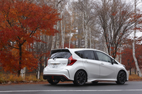 「NISMO」シリーズの5番目のモデルとして登場した「日産ノートNISMO」。チューニングの度合いが異なる「NISMO」と「NISMO S」の2グレードが用意されている。
    