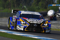 予選トップからスタート、GT500クラスで初勝利を手にしたNo.19 WedsSport ADVAN RC F（関口雄飛／国本雄資）。