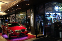 東京・六本木で2013年春まで期間限定オープンしている「Cadillac Cafe」にディスプレイされていた「キャデラックATS」。