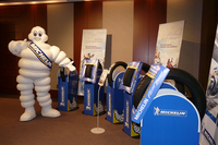 ミシュランが二輪車用タイヤの新商品を発表の画像