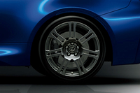 BBS製の19インチ7本スポークアルミホイール。