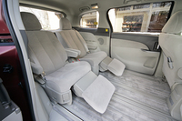 トヨタ・エスティマ2.4G 8人乗り（FF/CVT）／3.5アエラス “Sパッケージ”7人乗り（FF/6AT）【短評】