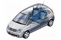 GM系のオペルは、「アストラ」をベースとした新型ミニバン「メリーバ」を出展。5人乗りから、シートを取り外すことなく4人乗りに変身できるのがセリングポイントだ。オペルはこれを「フレックス・スペース」コンセプトと呼ぶ。エンジンは、ディーゼルエンジン、1.6リッターから1.8リッターまでのガソリンエンジンを搭載。最高出力は75psから125psまでとなる。前輪駆動。