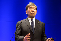 今回の発表会で、「人を中心としたクルマづくり」の歴史について説明したスバル技術本部の武藤直人本部長。