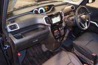 「ソリオ バンディット ハイブリッドMV」のインストゥルメントパネルまわり。