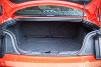 （写真をクリックすると、シートの倒れる様子が見られます）
    