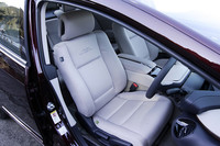 インテリアの繊維表皮には植物由来の新素材「バイオファブリック」が使われている。これはトウモロコシを原料にして発酵させたもので、さっくりとした肌触りはなかなかよかった。
    