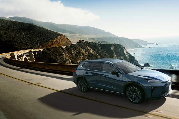 おおらかで、長さを強調したスタイリングの「クラウン エステート」は、シリーズのなかでも特にこうしたロケーションが似合うクルマだ。