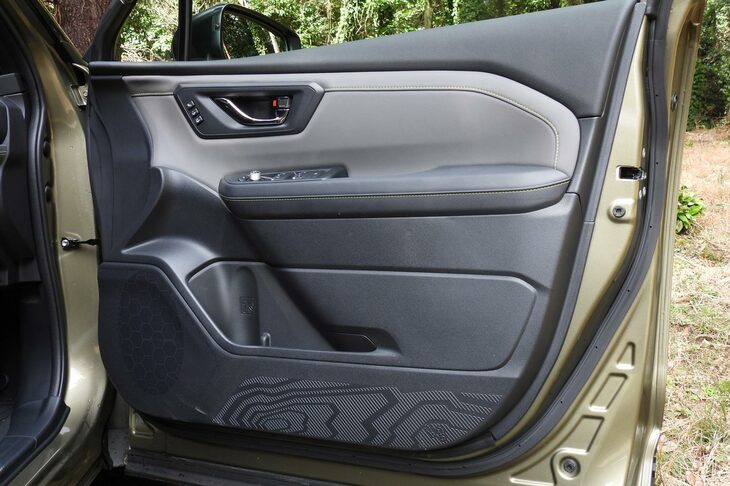 スバル・フォレスターX-BREAK S：HEV EX（フロントドアトリム）