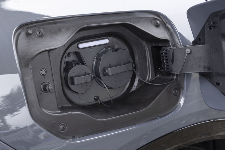 プラグインハイブリッド車でありながら急速充電にも対応しているのがありがたい。