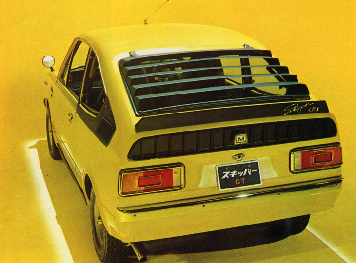 純正オプションのリアウィンドウバイザーを装着した1971年「三菱ミニカ スキッパーGT」。スポーティーカーにふさわしいアイテムとして、軽スペシャリティーカーにまで用意されていた証拠である。