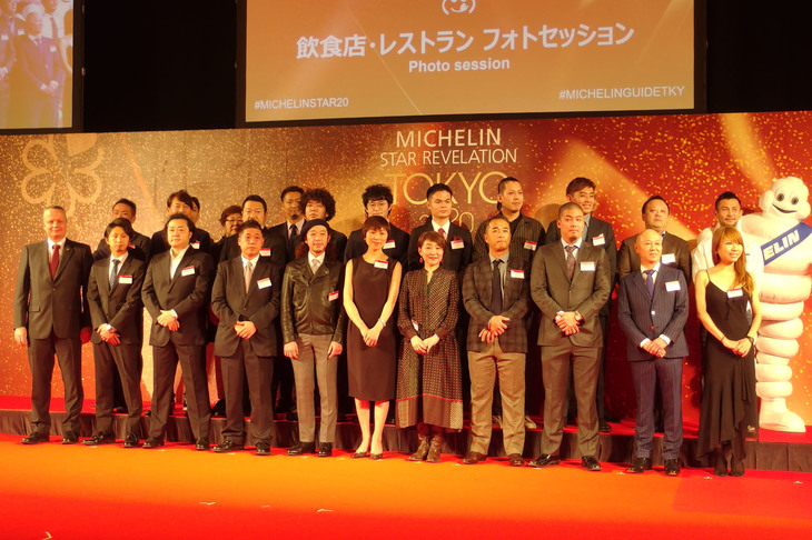 今回新たにビブグルマンとして掲載されたレストランの関係者の皆さん。
