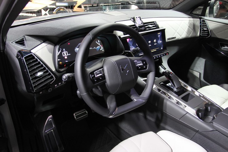 DS 7クロスバックEテンス