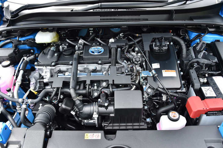ハイブリッド車のパワーユニット。1.8リッター直4エンジンにモーターが組み合わされる。