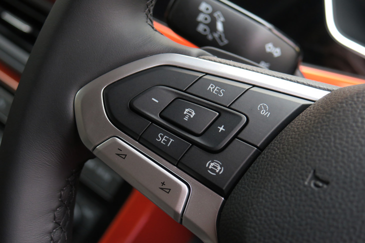 フォルクスワーゲンTクロスTSI 1stプラス（アダプティブクルーズコントロールのスイッチ）