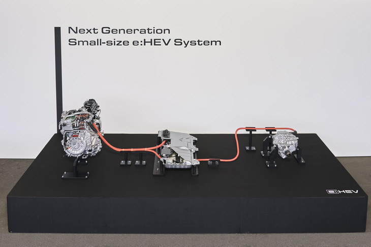 1.5リッターの「e：HEV」は小型車への搭載を想定。直噴化などによってエンジンの高効率領域が現行の1.5リッターより40％も拡大している。