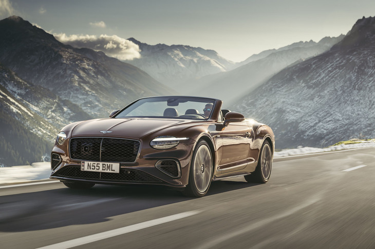 最新世代の「コンチネンタルGT」シリーズは、クーペとコンバーチブル（写真）の同時デビュー。今回の試乗会でも両モデルのステアリングを握ることができた。