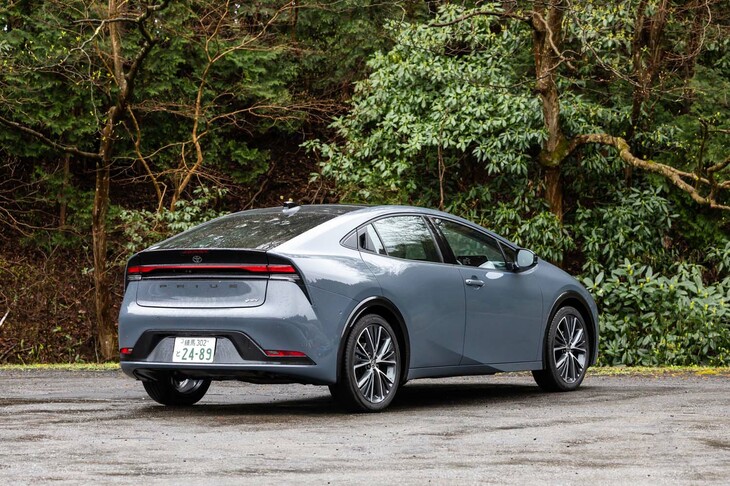 【トヨタ・プリウスZのスペック】
	ボディーサイズ：全長×全幅×全高＝4600×1780×1430mm／ホイールベース：2750mm／車重：1440kg／駆動方式：FF／エンジン：2リッター直4 DOHC 16バルブ／モーター：交流同期電動機／トランスミッション：CVT／エンジン最高出力：152PS（112kW）/6000rpm／エンジン最大トルク：188N・m（19.2kgf・m）/4400-5200rpm／モーター最高出力：113PS（83kW）／モーター最大トルク：206N・m（21.0kgf・m）／システム最高出力：196PS（144kW）／タイヤ：（前）195/50R19 88H／（後）195/50R19 88H（ヨコハマ・ブルーアースGT）／燃費：28.6km/リッター（WLTCモード）／価格：370万円
	
	【取材時の電費データ】
	テスト距離：232.4km（市街地2：高速道路5：山岳路3）／使用燃料：--リッター（レギュラーガソリン）／参考燃費：--km/リッター