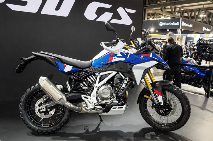 欧州のメーカーでは、BMWが「F450GS」を発表し、注目を浴びていた。前回のEICMAで披露した「F450GSコンセプト」のプロダクションモデルである。新開発の420cc並列2気筒エンジンは最高出力48PSを発生。乾燥重量はわずか165kgだ。