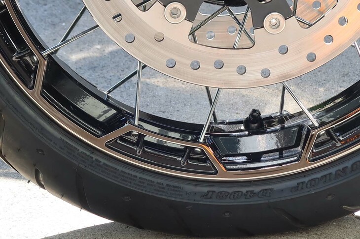 ハーレーダビッドソンCVOストリートグライド（フロントホイール）